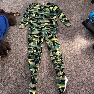 Camo footie pajamas. Men/Boy Adult small
